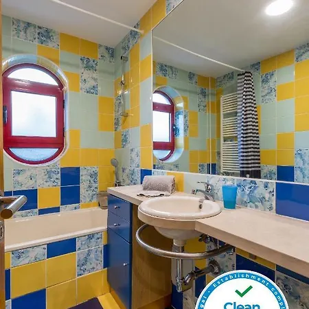 14 Marina De Βίλα *